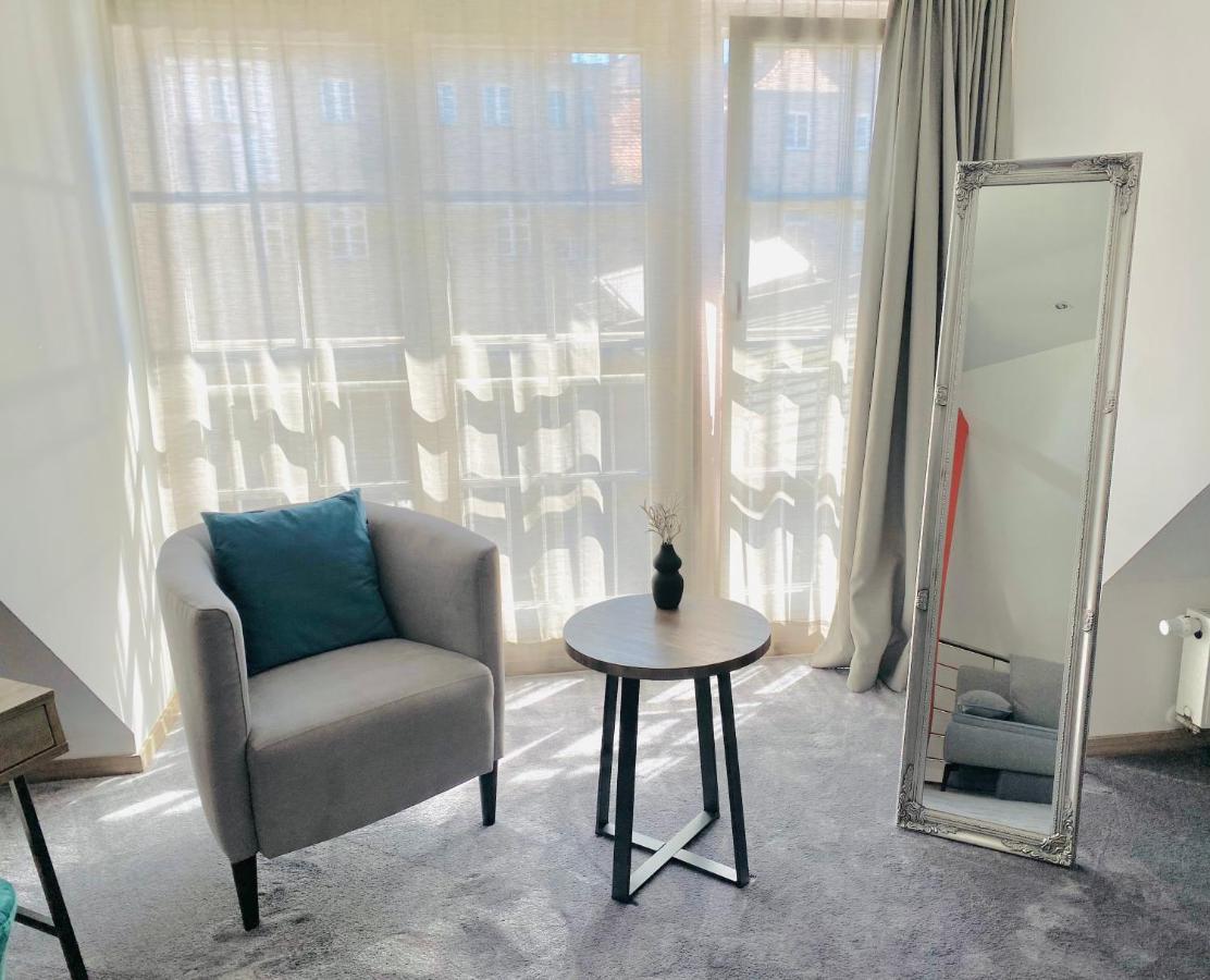 באיירוט Rotmain Apartments מראה חיצוני תמונה