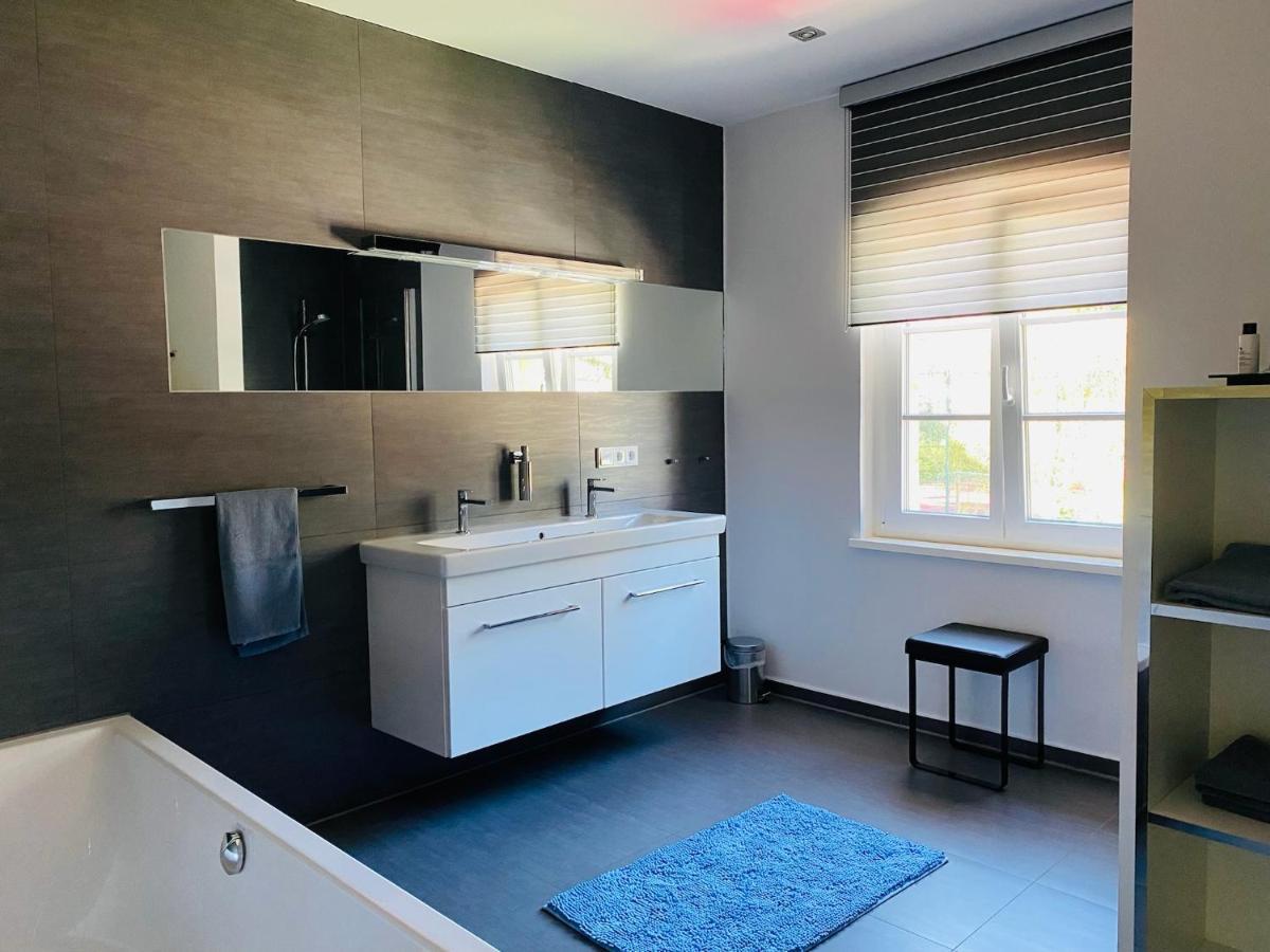 באיירוט Rotmain Apartments מראה חיצוני תמונה