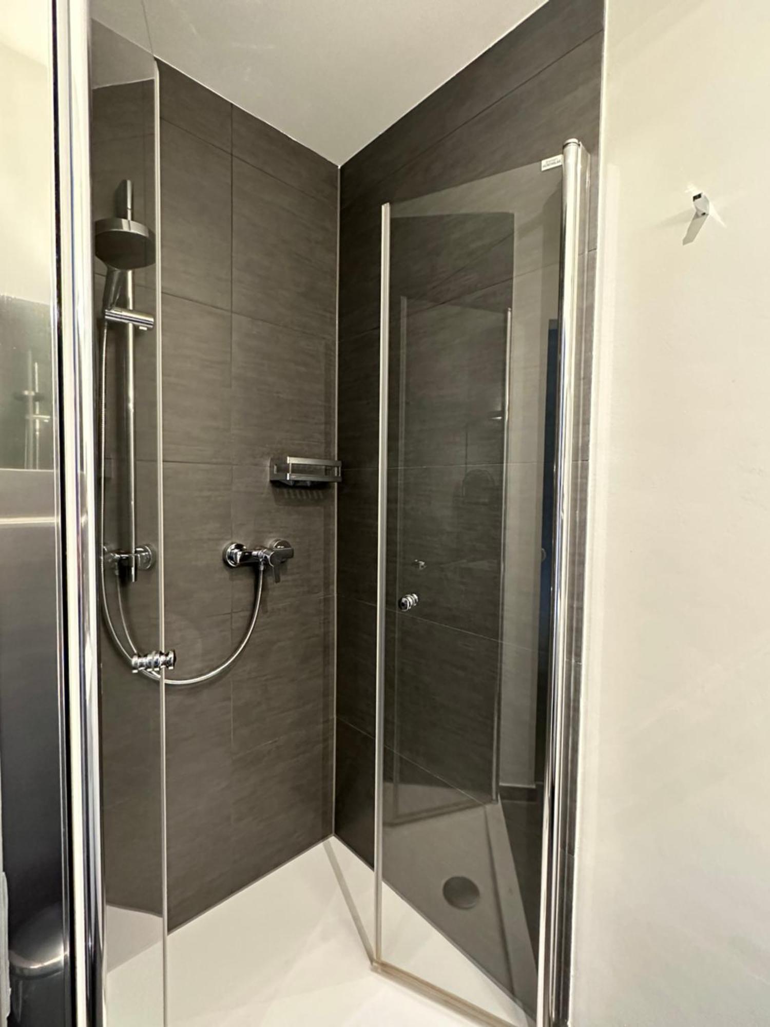 באיירוט Rotmain Apartments מראה חיצוני תמונה