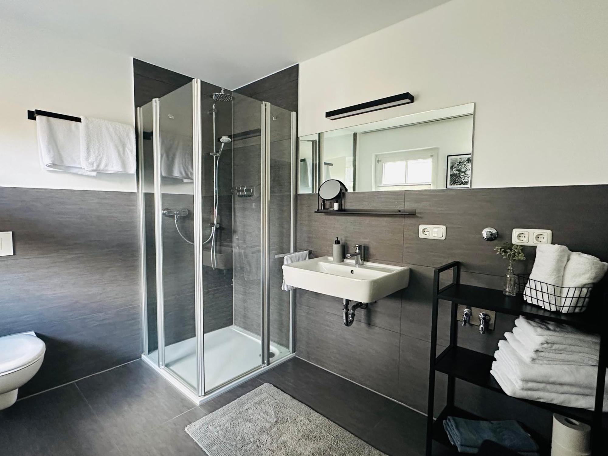 באיירוט Rotmain Apartments מראה חיצוני תמונה